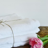 SIMPLE-WHITE-LINEN-BED-SHEET3